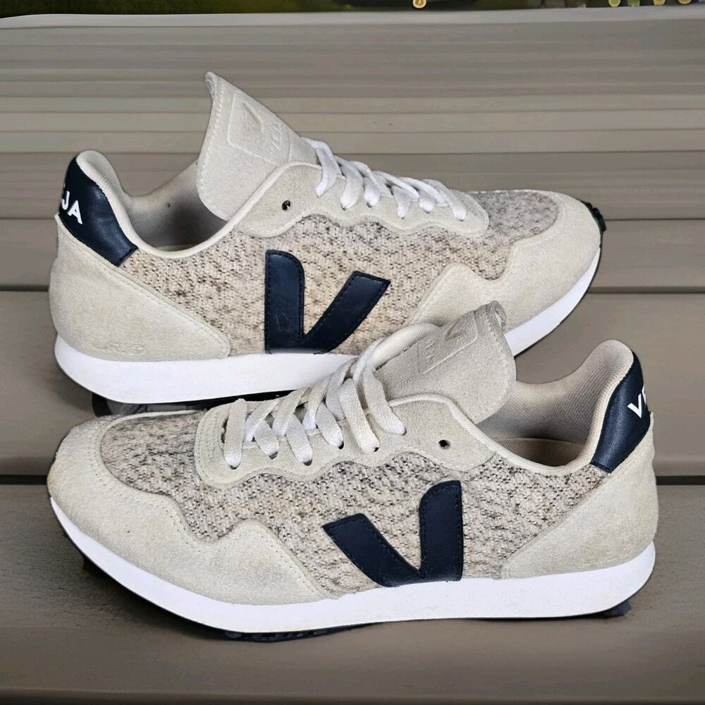 Veja Women's Beige and Navy Sneakers